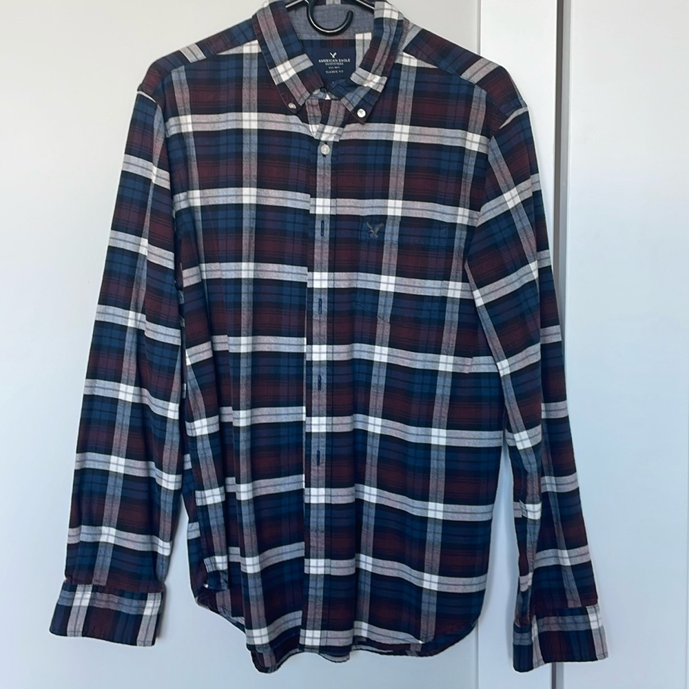 Men’s American Eagle Button Down Size L.